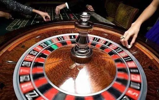 Kartu-kartu Teen Patti dengan peringkat yang berbeda-beda